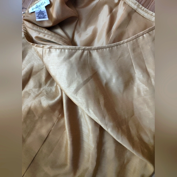 Gold lined suite skirt; below the knees - Picture 6 of 8